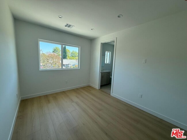 Building Photo - 16036 Acre St