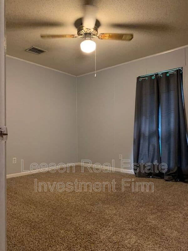 Building Photo - 302 Avenida Dr