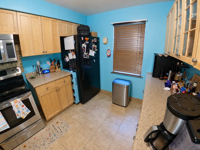 Building Photo - Indoor Balcony + Pet Friendly + Fenced In Yard + Attached Garage + Washer & Dryer Included! Avail...