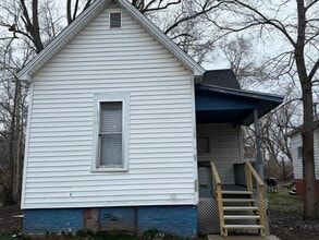 Building Photo - 18 Collett-S