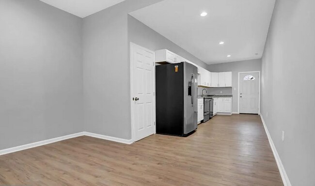 Building Photo - Beautifully Updated Townhome in Prime Location – Move-In Ready!