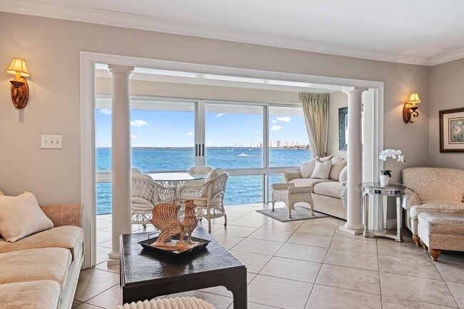 Building Photo - 400 Wilma Cir