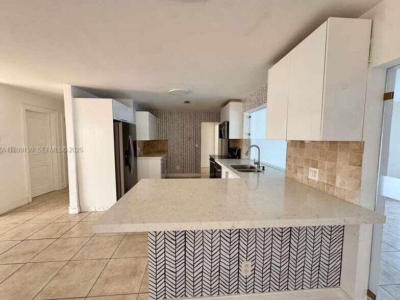 Building Photo - 19410 NE 19th Ave