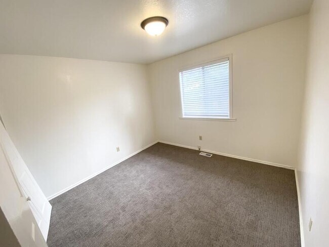 Building Photo - 648 N 1050 W