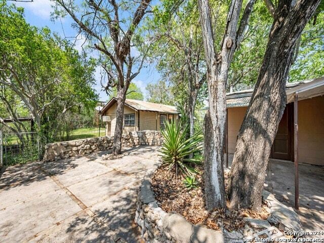Building Photo - 932 Toepperwein Rd