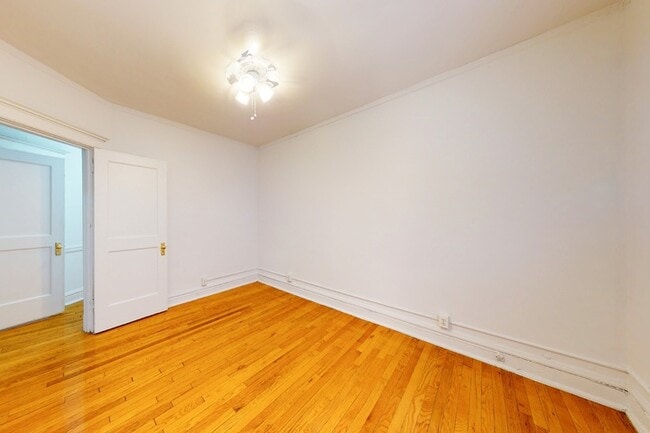 Floorplan - 5335-5337 S. Woodlawn Avenue