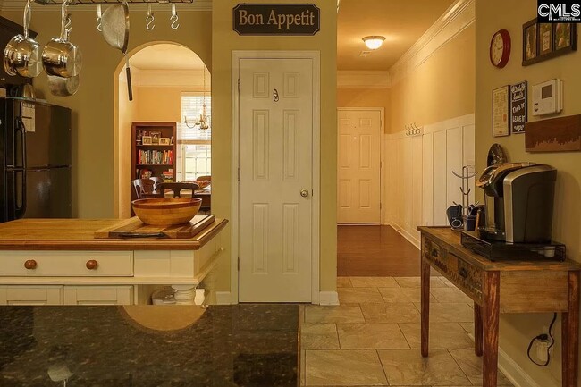 kitchen into entryway and dining - 309 Kenmore Park Dr