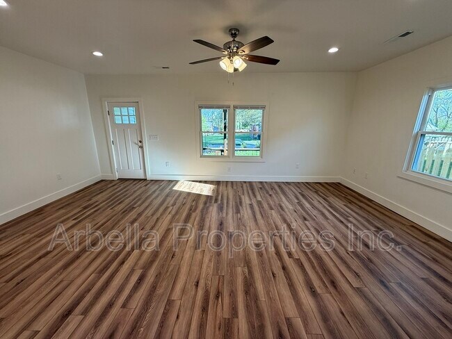 Building Photo - 829 Hamilton St