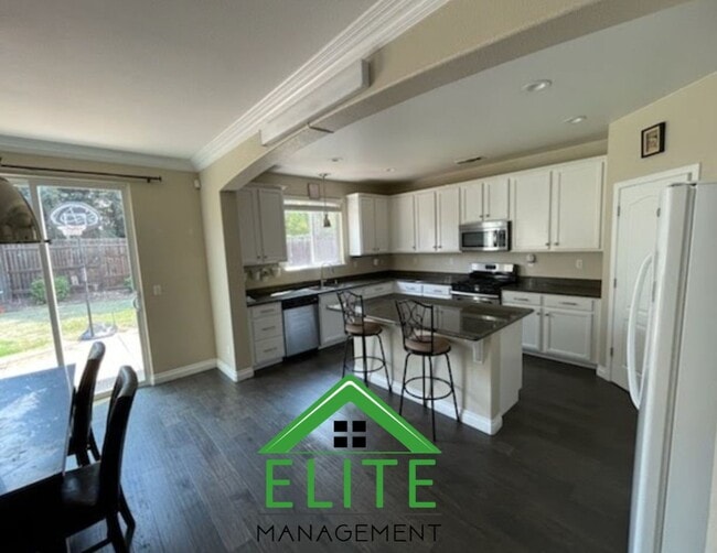 Building Photo - Beautiful 4-Bedroom Home in Desirable Ranc...