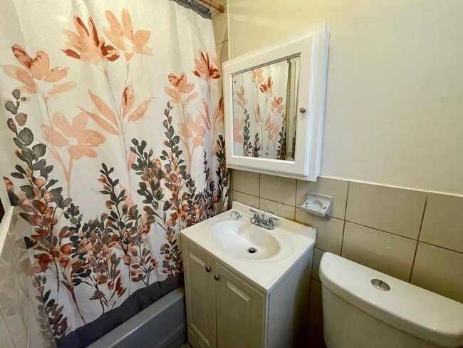 Building Photo - 1820 Albany Ave