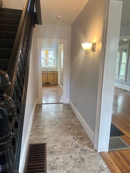 Building Photo - 15-17 Westlake Avenue, #17