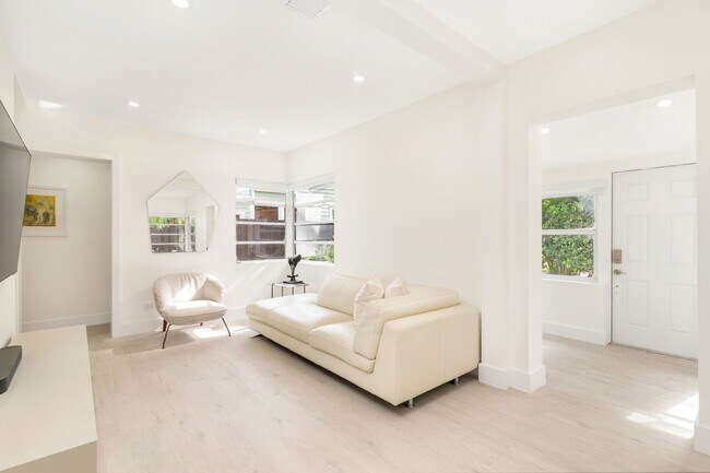 Building Photo - 439 28th St