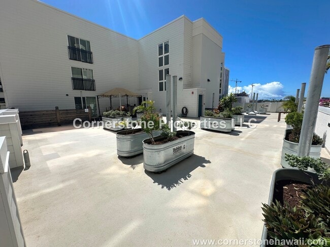 Building Photo - 803 Waimanu St