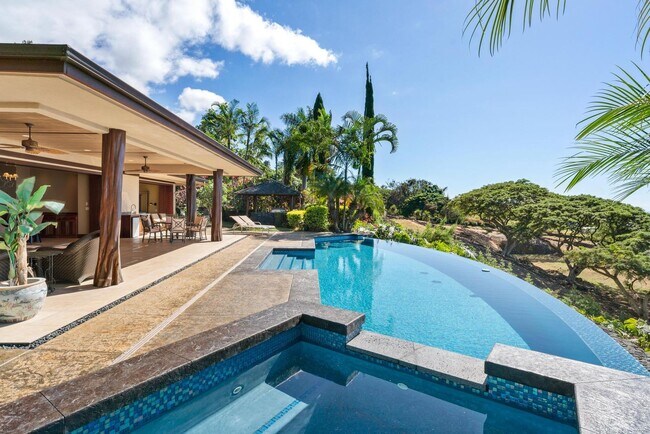 Building Photo - Luxury furnished 4 bedroom 3 bathroom with pool, spa, and outdoor showers