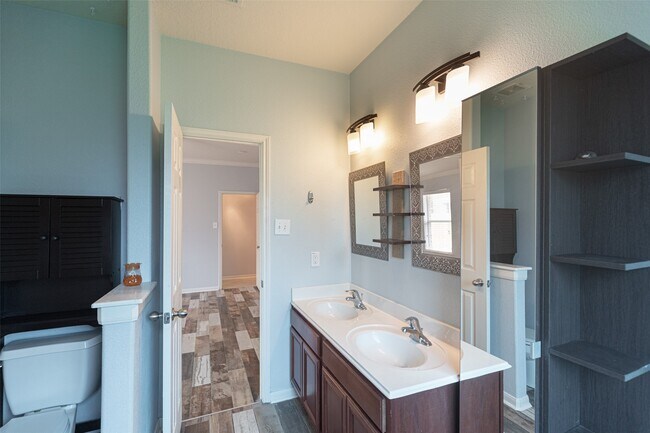 Building Photo - 25315 Sierra Woods Ln