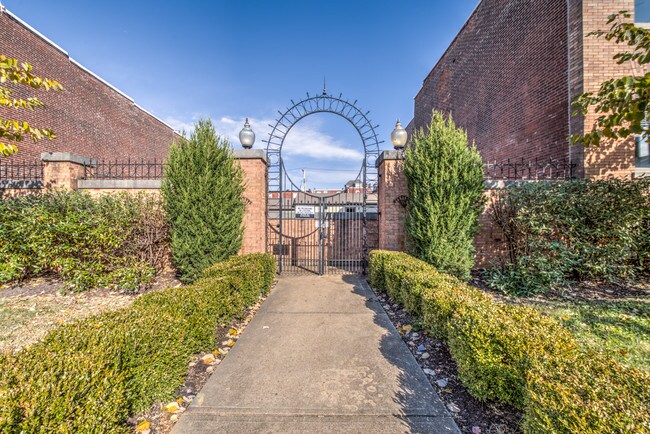 Building Photo - 3633 McRee Ave