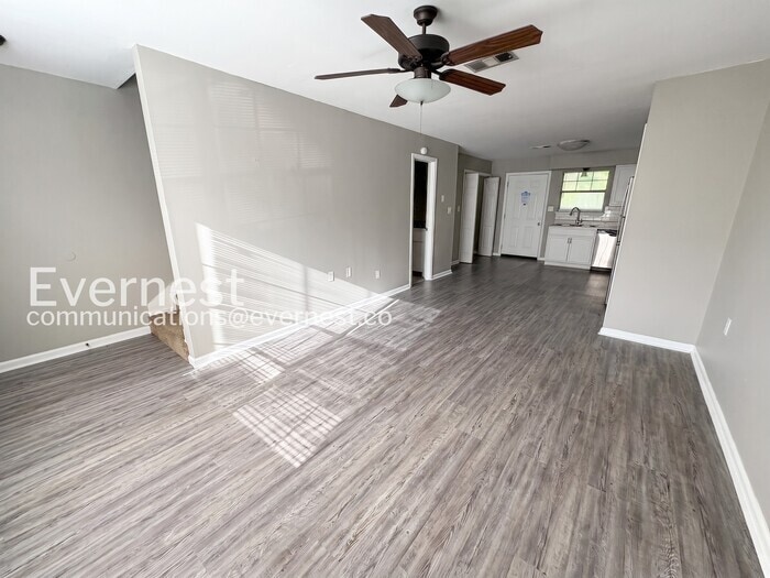 Building Photo - 1800 Labette Manor Dr