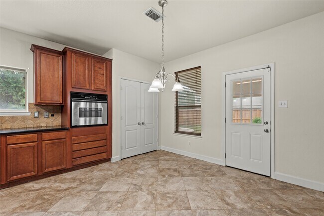 Building Photo - 16703 Summer Cypress Ct