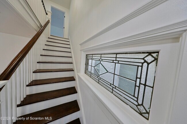 Building Photo - 318 W Main St