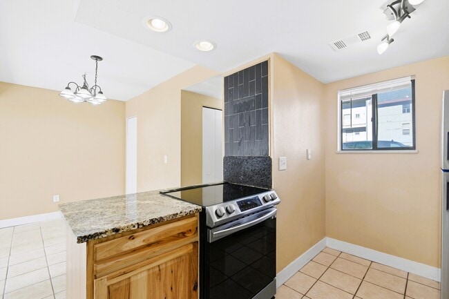 Building Photo - 1901 Clear Creek Dr