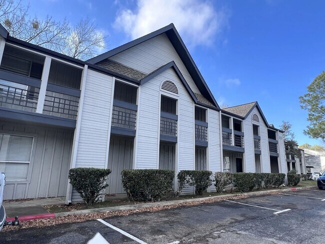 Building Photo - 874 Yorkchester Dr