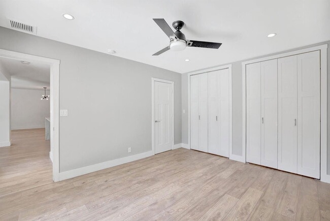 Building Photo - 2141 NE 62nd Ct