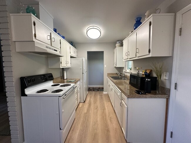 Building Photo - Adorable 3 bedroom home in Raleigh Heights