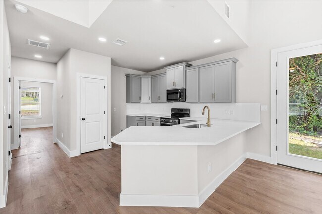 Building Photo - 2398 Valley Dr