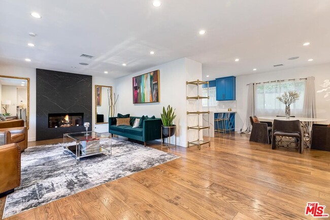 Building Photo - 3350 Coy Dr