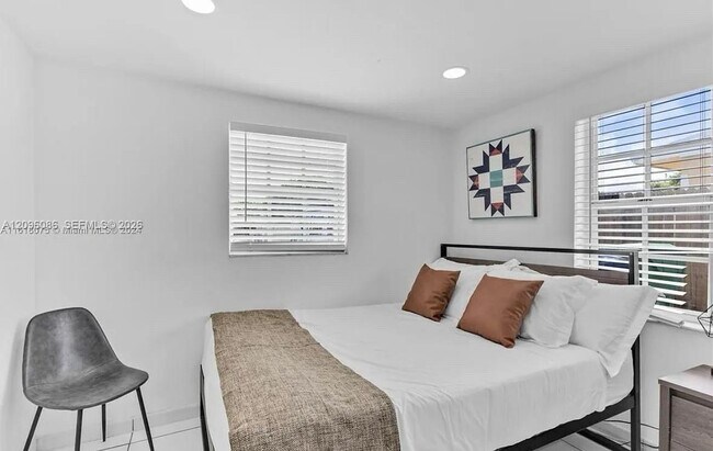Building Photo - 6445 SW 22nd Ct