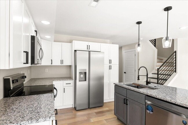 Building Photo - 145 Crooked Creek Dr