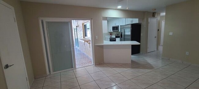 Building Photo - Beautifully Remodeled Home in Poinciana area