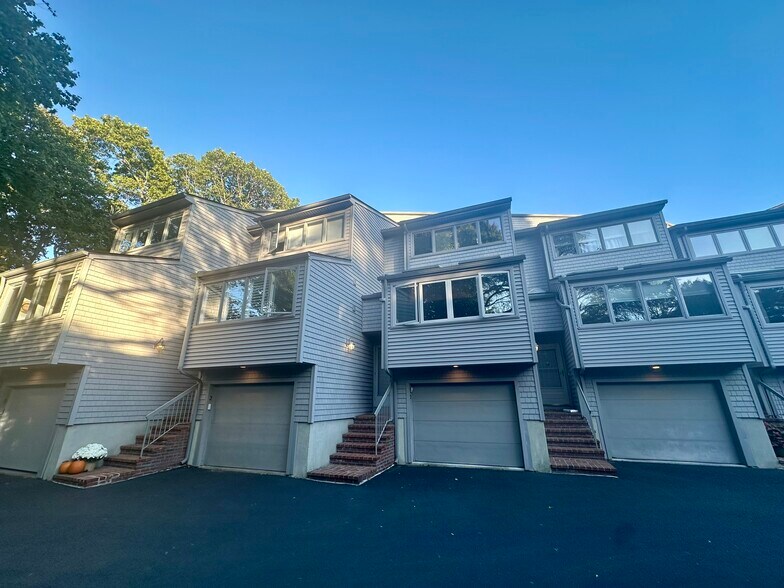 Building Photo - 4480 Post Rd