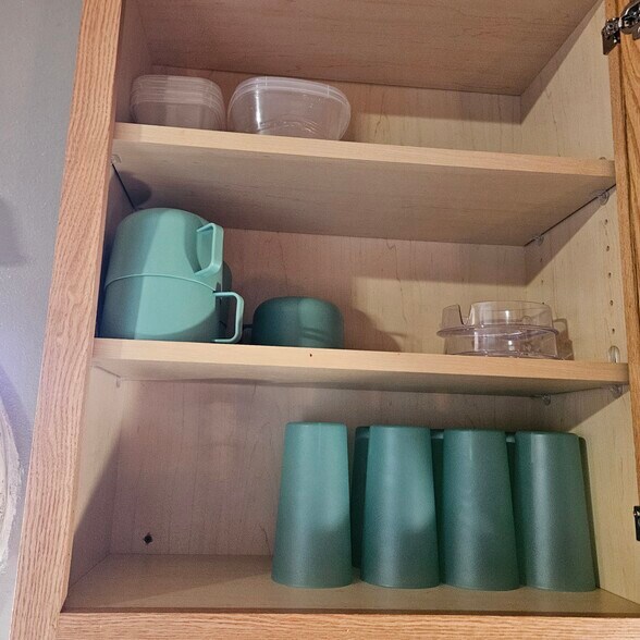 Dishes - 424 Overlook Ct