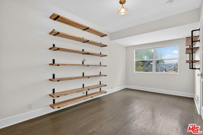 Building Photo - 408 Kendall Ave