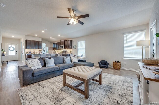 Building Photo - Beautiful 3BR 2BA Home w/ Fenced Yard • Full Kitchen Suite • Attached Garage in San Antonio