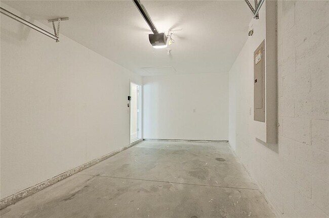 Building Photo - 27008 Anthony Ave