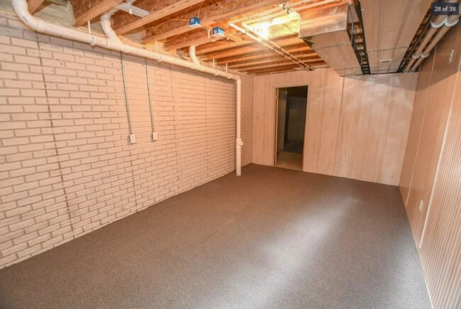 Building Photo - 502 Commander Ct