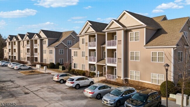 Building Photo - 56 Park Dr