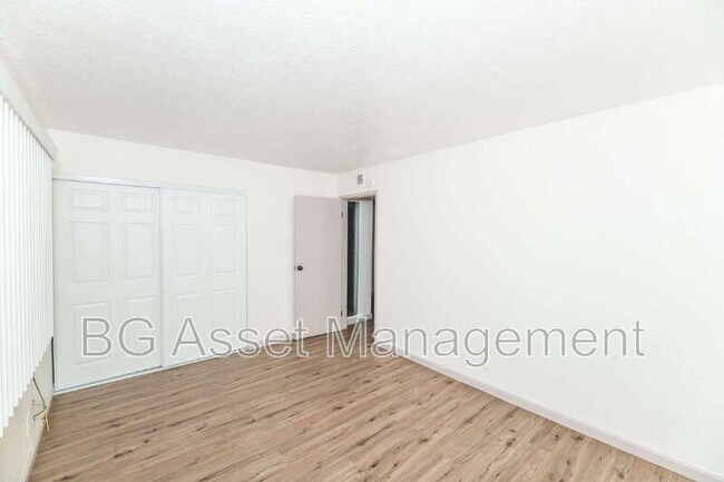 Building Photo - 10 Lee St