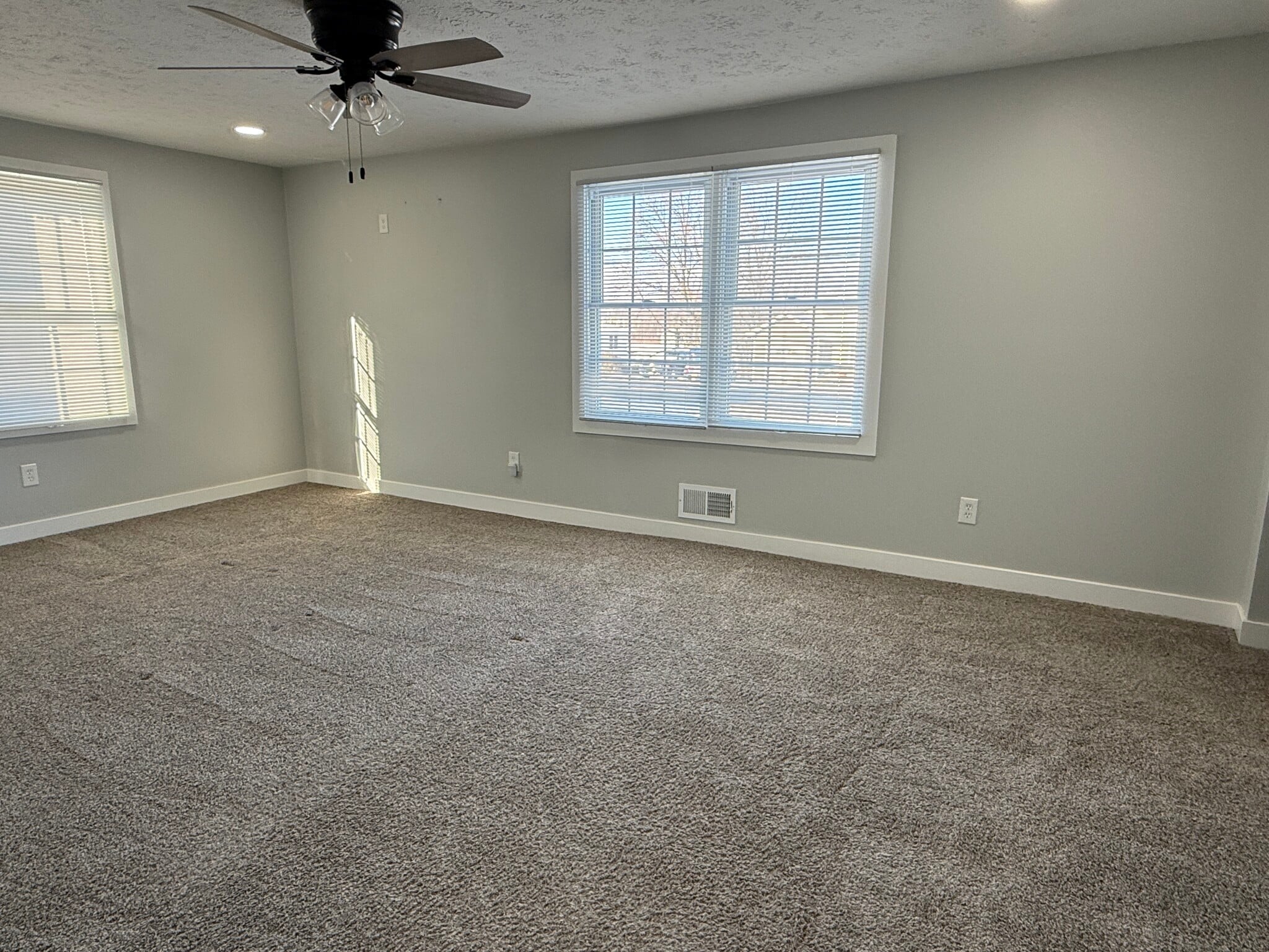 Building Photo - 740 Ridge Rd