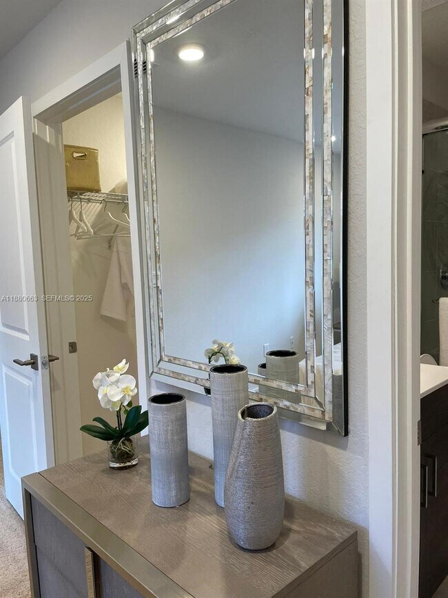 Building Photo - 2423 SE 11th St