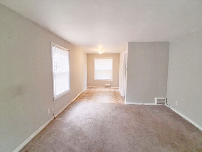 Building Photo - 2 BED 1 BATH BEAUTIFUL SINGLE FAMILY HOME