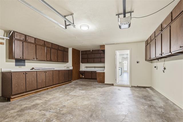 Building Photo - 1901 Wellington Dr