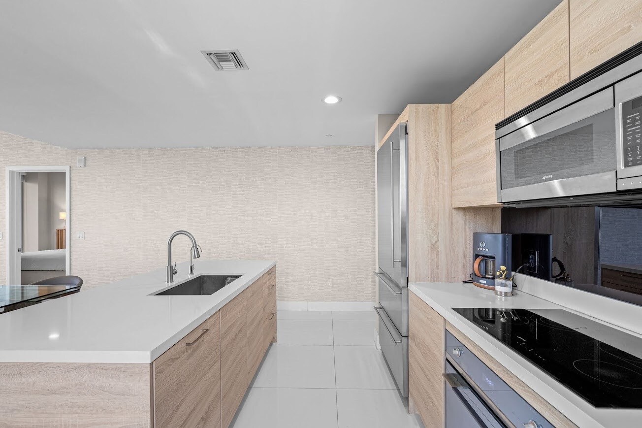 Building Photo - 16385 Biscayne Blvd