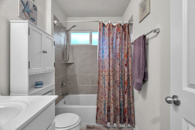 Building Photo - "Charming 3-Bed, 2-Bath Oasis on Greywacke...