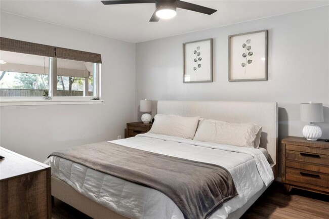 Building Photo - 9655 Meadowland Dr
