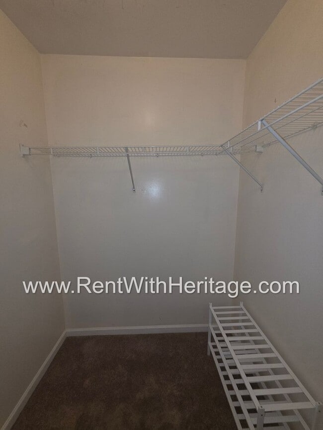 Building Photo - Fantastic 4bd/2.5ba Townhome/ Swim Tennis/ Great Location