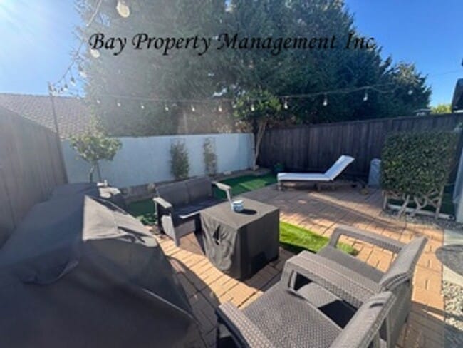 Building Photo - Coming in January! Beautiful 2 Bedroom, 2.5 Bath Home with Upgrades Throughout