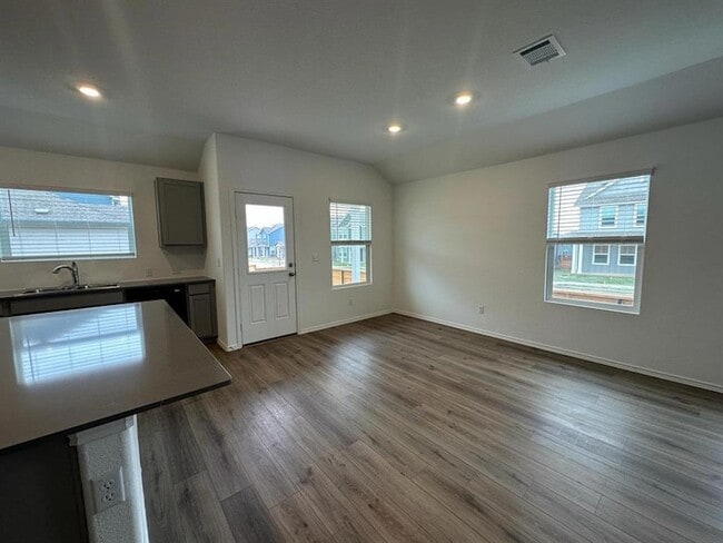 Building Photo - 346 Carmello